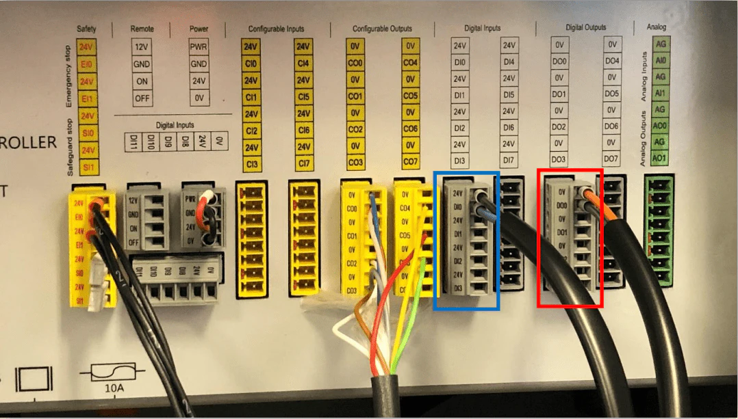 Blue and red cables plugged into the UR control box terminals