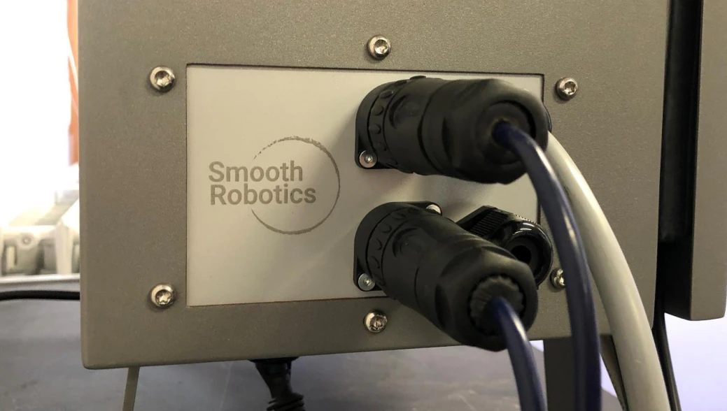 US adapter cable connected to the connector plate
