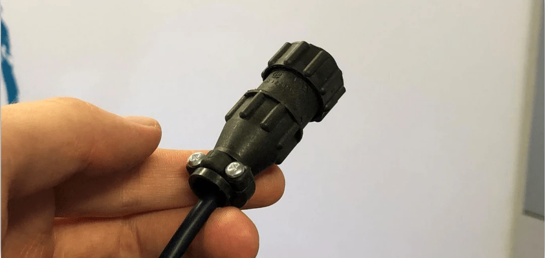 US connector plugged into the power source